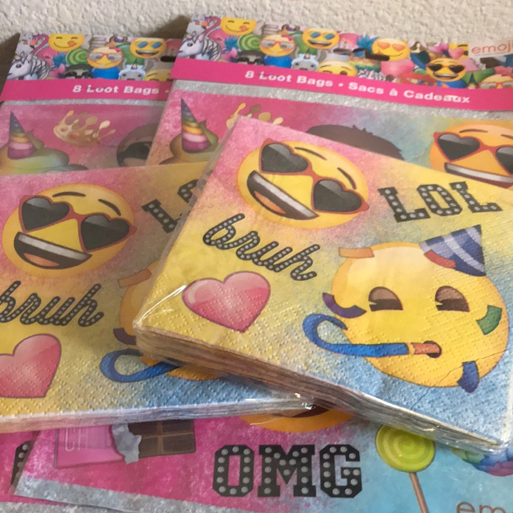 Emoji Party/Gift Goodie/Loot/Favor Bags & Napkins